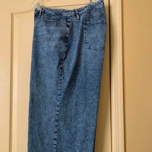 Lane Bryant Signature Fit Mid Rise Wide Legged Light Jeans (size 28)